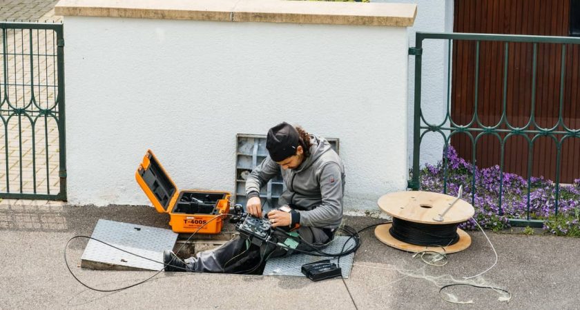 Peut-on débrancher la fibre optique sans risque chez soi ?
